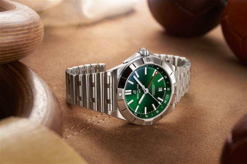 CHRONOMAT AUTOMATIC GMT 40機(jī)械計(jì)時(shí)自動(dòng)腕錶GMT 40（圖片來源：Breitling）