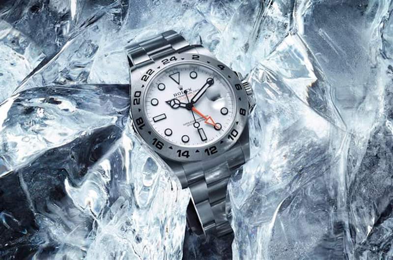 Explorer II 226570-0001定價是HK$ 75,400，目前的二級市場價格平均約落在HK$ 89,600左右。 （Rolex官網）
